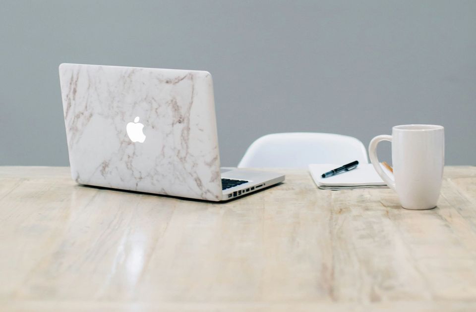 3 Minimalist Techniques for Balancing Good Grades and a Social Life as a Student